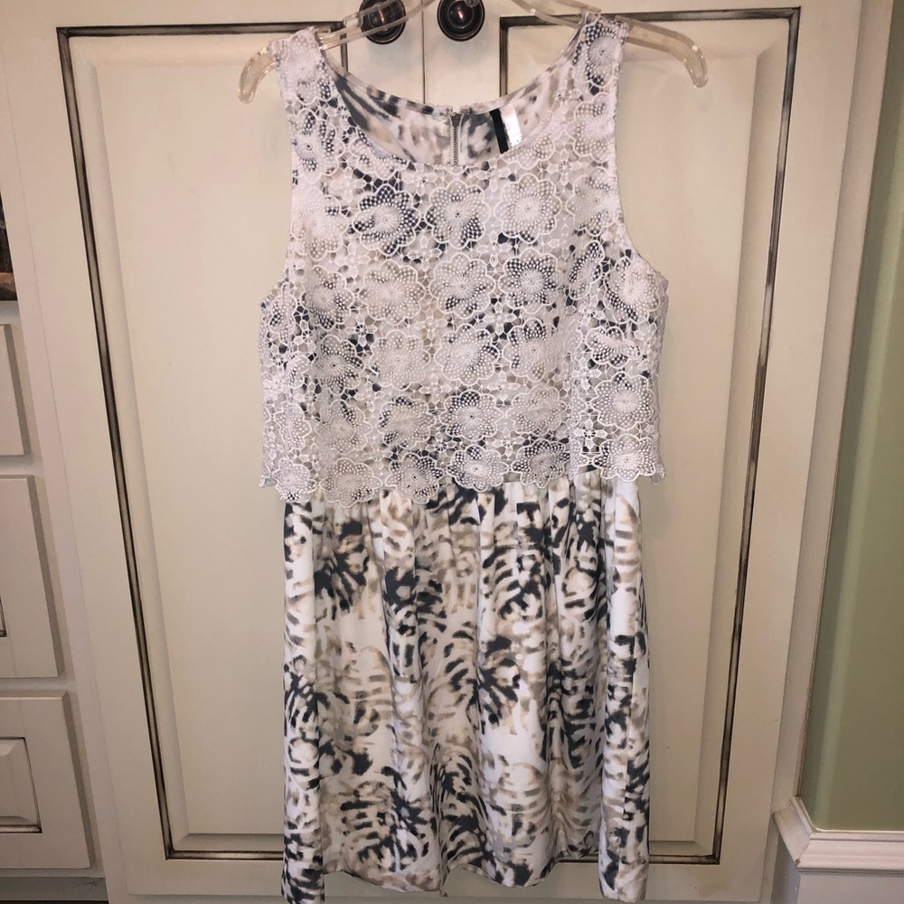 Kenzie A line print dress with lace sz large